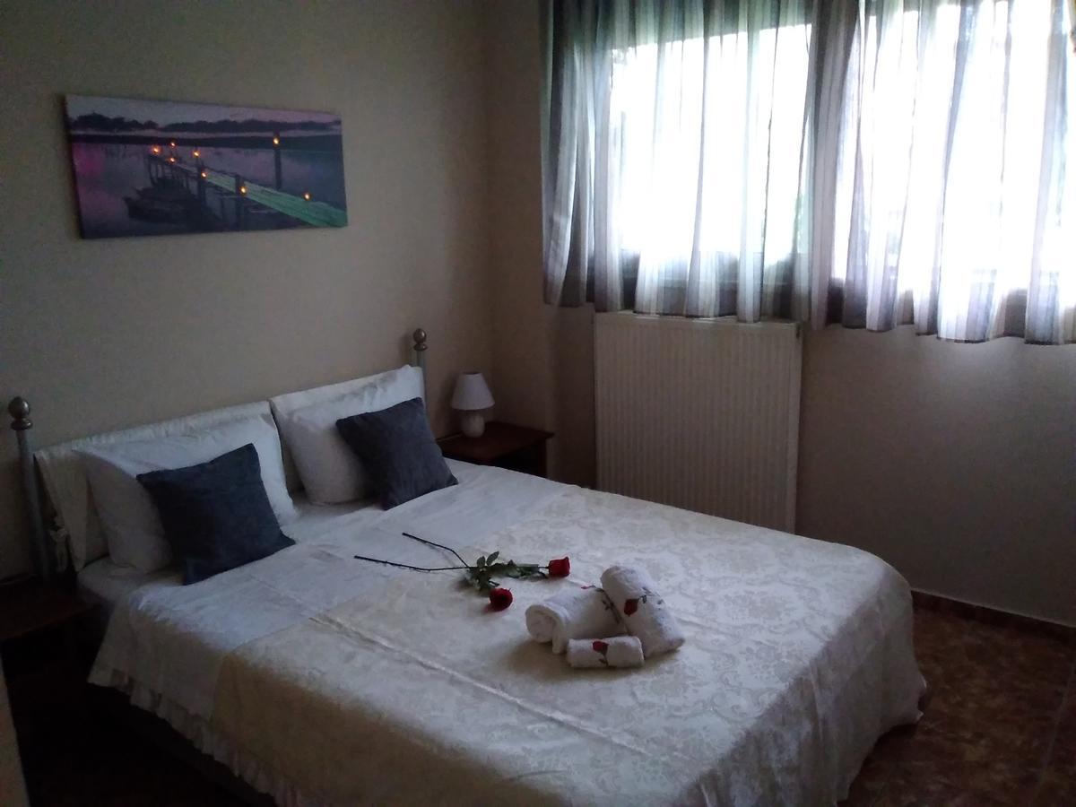 Rea'S Guest House Artemida  Esterno foto