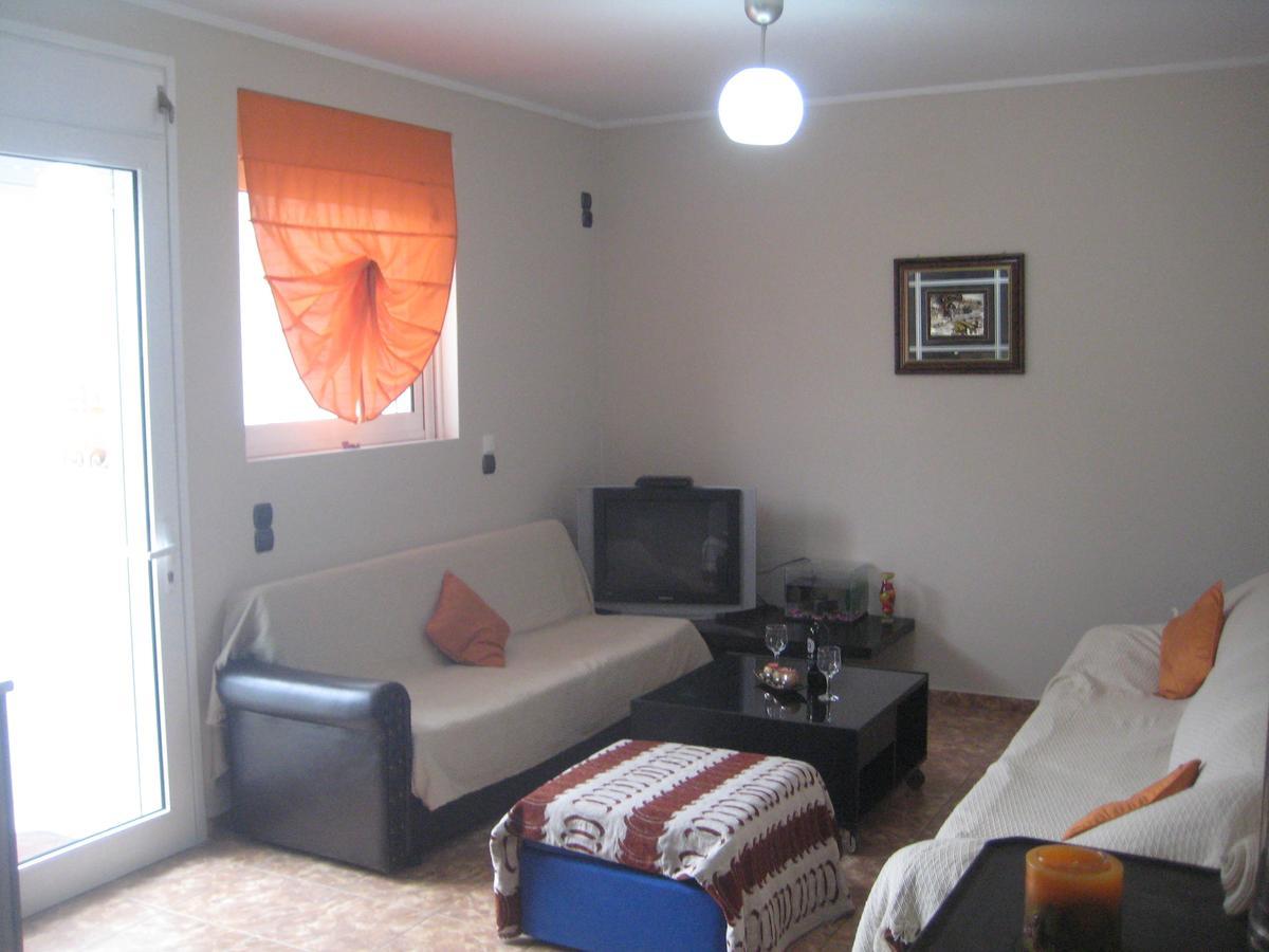 Rea'S Guest House Artemida  Esterno foto