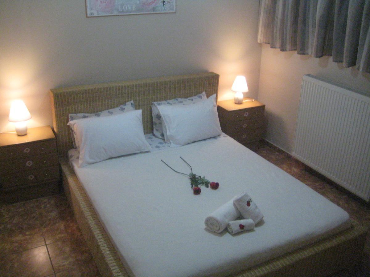 Rea'S Guest House Artemida  Esterno foto