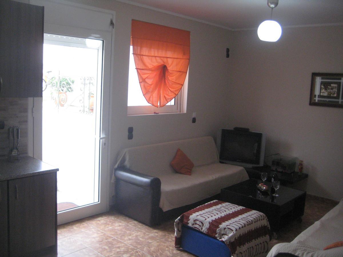 Rea'S Guest House Artemida  Esterno foto